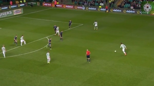 Ceza sahası dışından füze yolladı! Kaleci izledi...