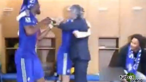 Drogba Mourinho'ya acımadı!