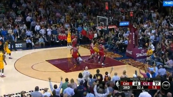 Son saniyede orta sahadan inanılmaz basket