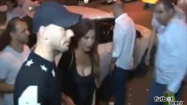 Wesley Sneijder yıldızları taktı