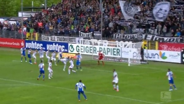 Ibrahimovic golü attı ama kendi kalesine...