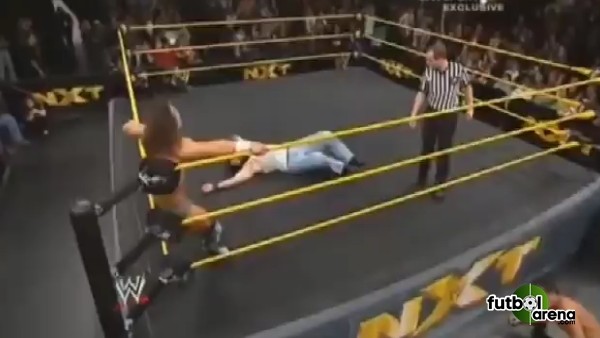 Amerikan Güreşi'nde Görülmemiş Teknik!