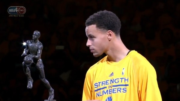 Stephen Curry MVP ödülüne kavuştu