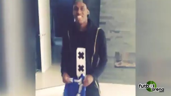 Balotelli'den kardeşine Drogba forması