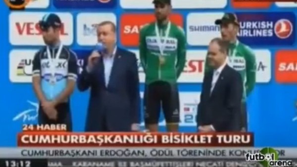 Ödül töreninde ilginç anlar!