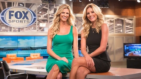 Ünlü spiker canlı yayında soyundu