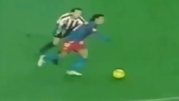 Ronaldinho'dan ibretlik bacak arası
