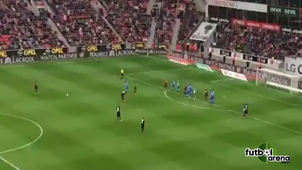 Hakan Çalhanoğlu frikikten abarttı!