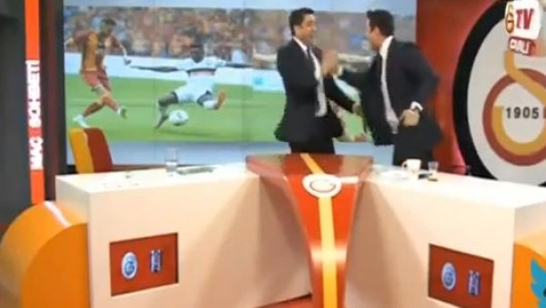 Sneijder attı GS tv spikeri kendinden geçti