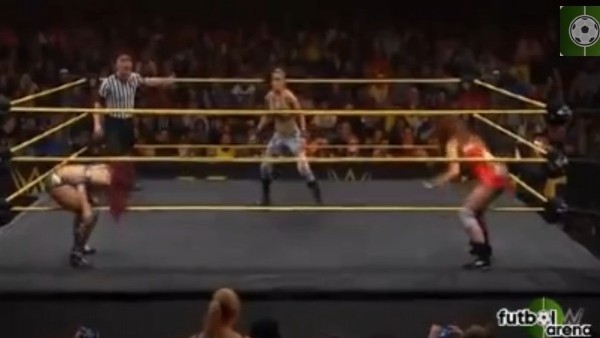 Kadın güreşçilerden nefes kesen şov