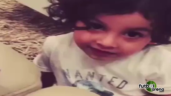 G.Saraylı yıldızın oğlundan; 'Fener ağlama'