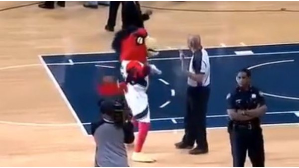 Çılgın Maskot Hakemi Coşturdu