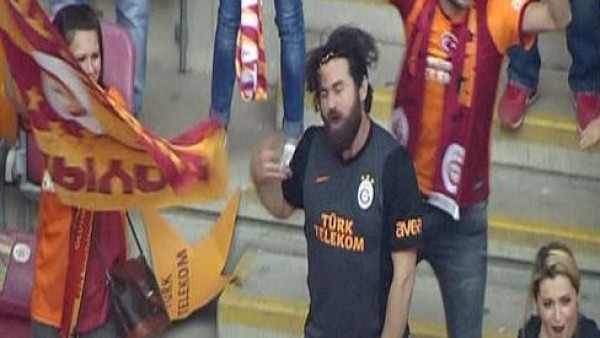 Galatasaraylı taraftar kendinden geçti