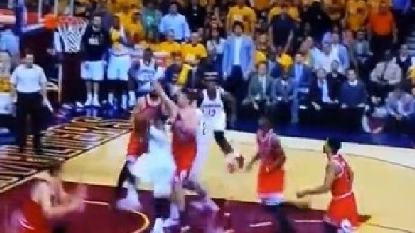 Kyrie Irving yine müthiş attı