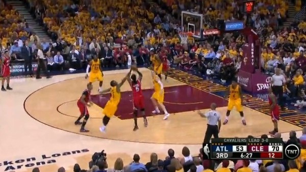 Bazemore'dan harika smaç