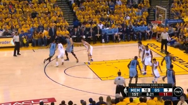 Andrew Bogut geçit vermedi!