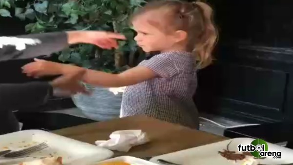 Aydın Yılmaz'ın Minik Kızı Güzelliğiyle Büyüledi...