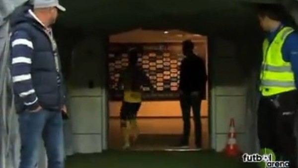 Kırmızı kart üzerine rezil oldu!