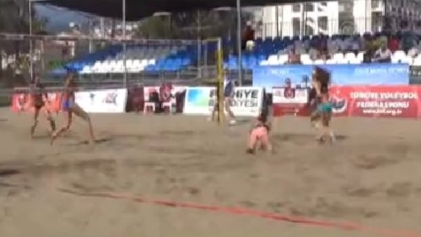 Fethiye'de Plaj voleybolu heyecanı