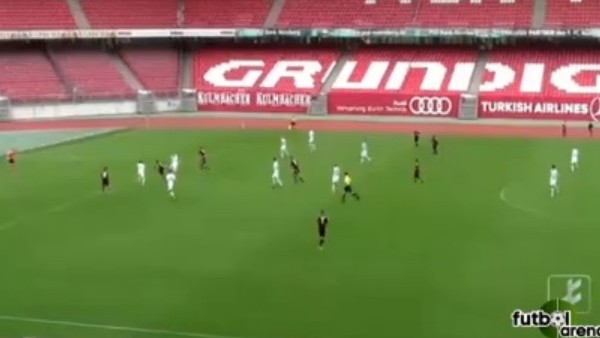 Ceza sahası dışından enfes vole