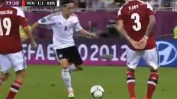 Mesut Özil'den bounce pas