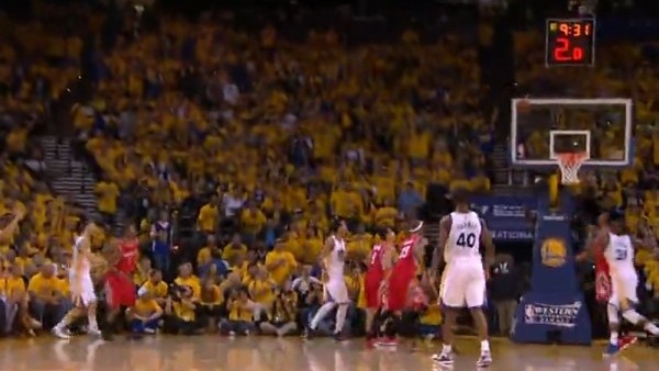 Klay Thompson'dan üçlük şov