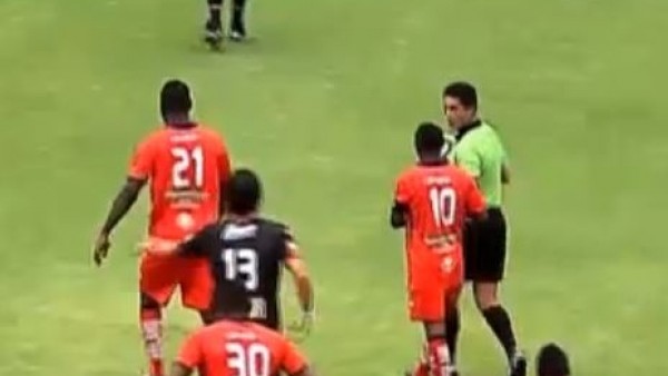 Ekvador Ligi'nde hakem skandalı