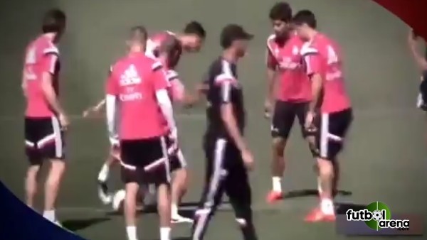 Cristiano Ronaldo'dan Bale sert bakış!