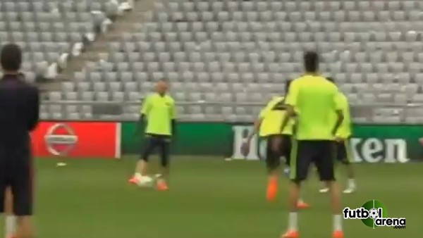 Genç Barça'lı Pedro'yu rezil etti!