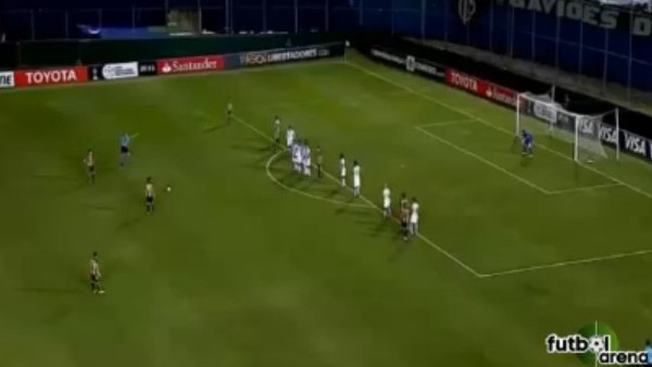 Brezilyalı kaleci golü ikram etti