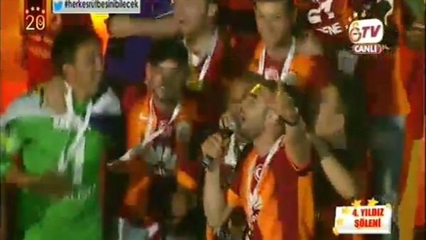 Burak Yılmaz'dan şampiyonluk şarkısı