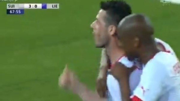 Dzemaili frikikten müthiş attı