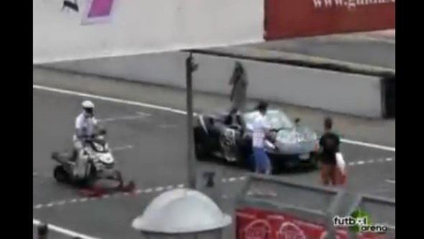 Kar motosikleti Ferrari'yi geçebilir mi?