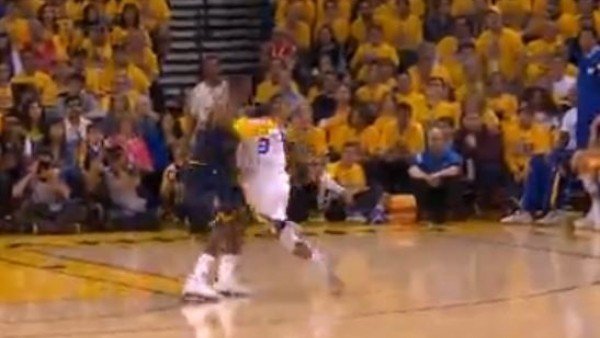 Andre Iguodala'dan müthiş smaç