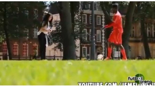 Sturridge kız peşinde!