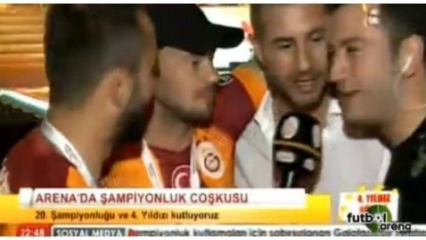 Sneijder ve Gökhan Saki şampiyonluğu kutladı