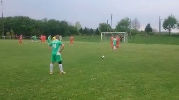 Böyle frikik golü görülmedi