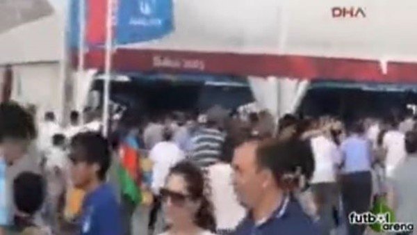 Azerbaycan - Türkiye liderlik maçı öncesinde izdiham