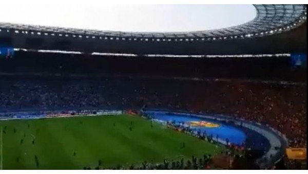 Berlin Olimpiyat Stadı tıklım tıklım dolu