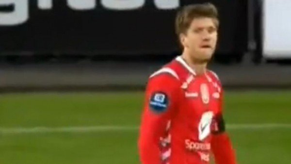 Fairplay yapayım derken 60 metreden gol attı