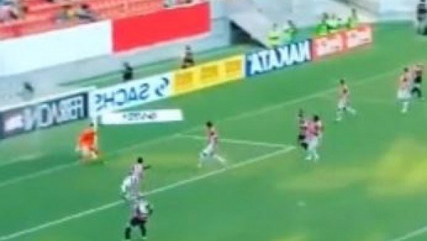 Böyle defans düşman başına