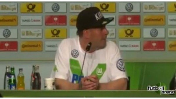 Basın toplantısında birden şok oldu!