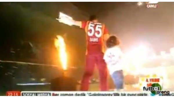 Sabri Sarıoğlu, Arena'yı coşturdu!