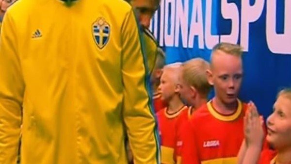 İbrahimovic'i gören çocuk şok geçirdi