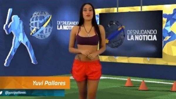 Güzel spiker canlı yayında soyundu