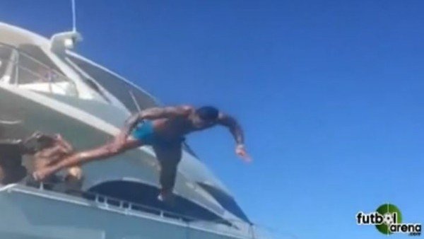 Depay tatilin keyfini çıkarıyor