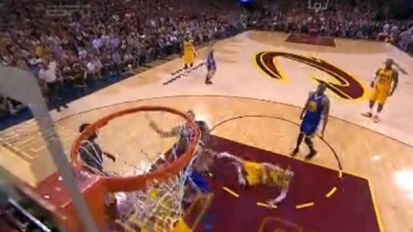 Matthew Dellavedova son saniyede inanılmaz attı