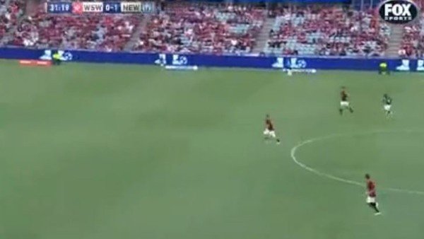 Ofsayt kuralını bilmeyen kadın yan hakem