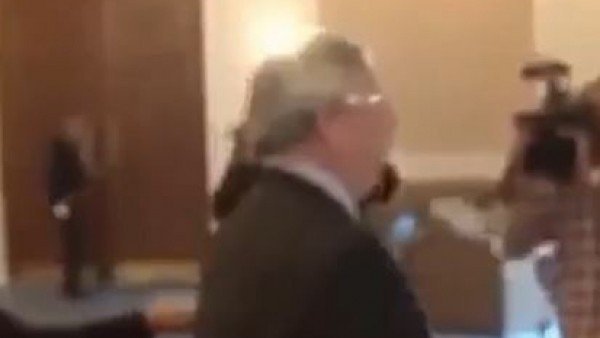 Aziz Yıldırım kilitli kapıyı açamadı 