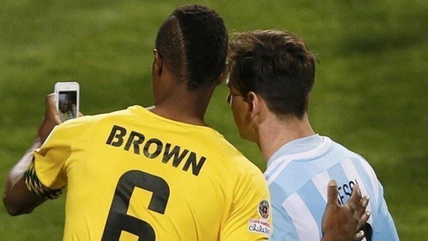 Maçı bıraktı Messi'yle selfie yaptı!